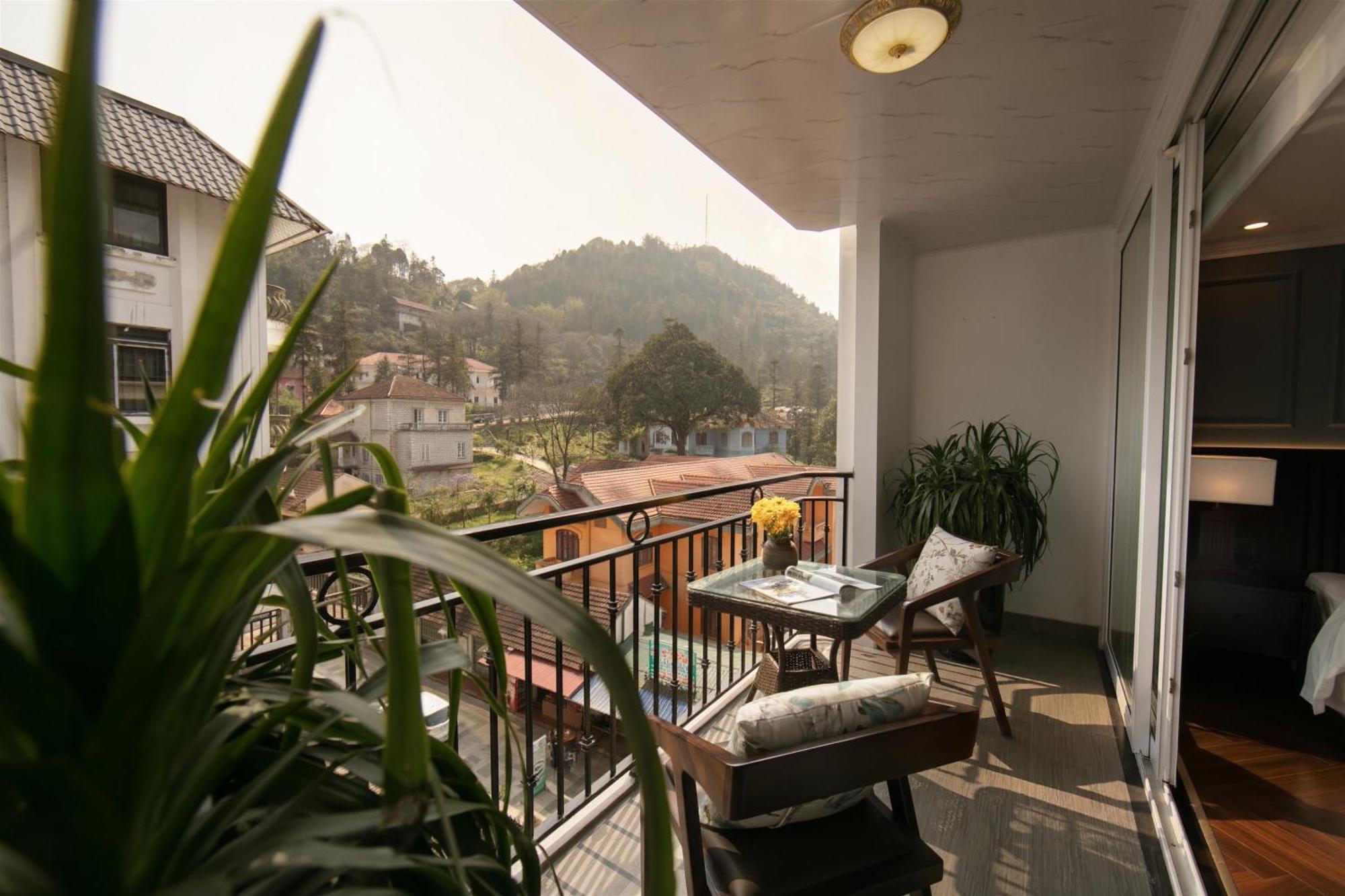Family Room Balcony,1758361381:JPEG